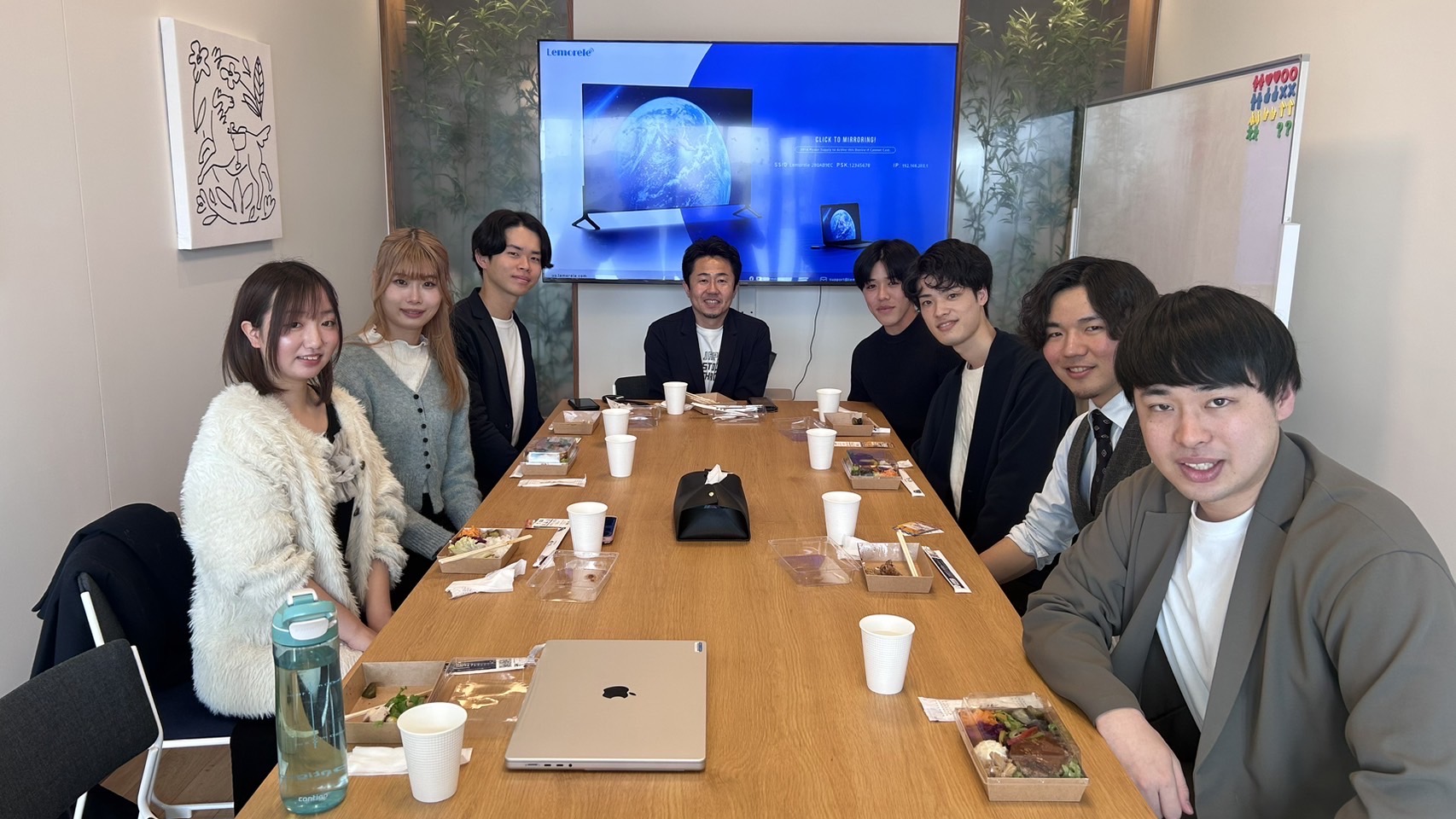 オフィスツアーと社長対談の様子