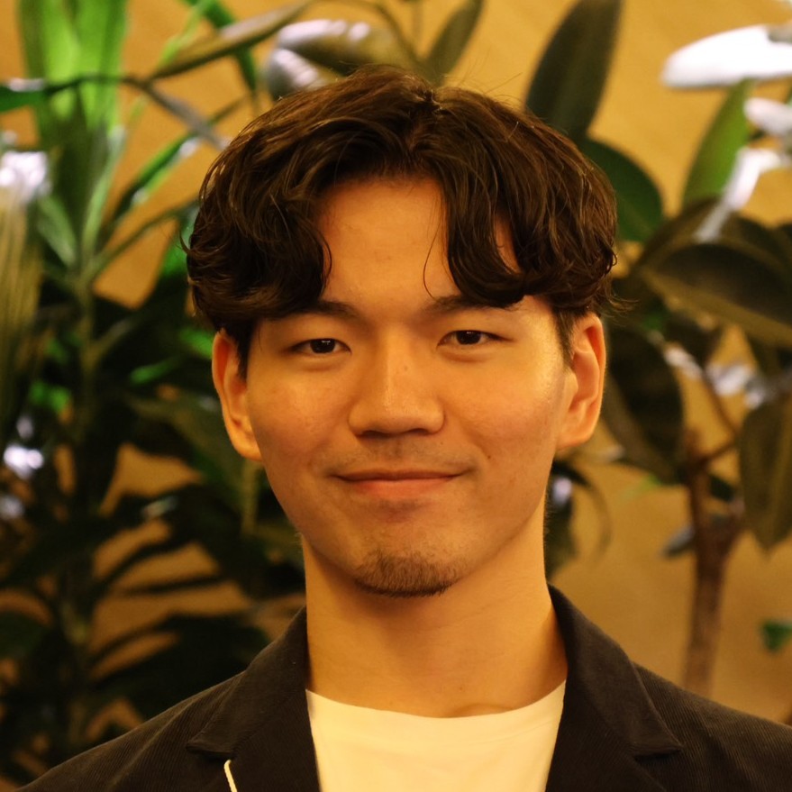 代表 安冨 堅